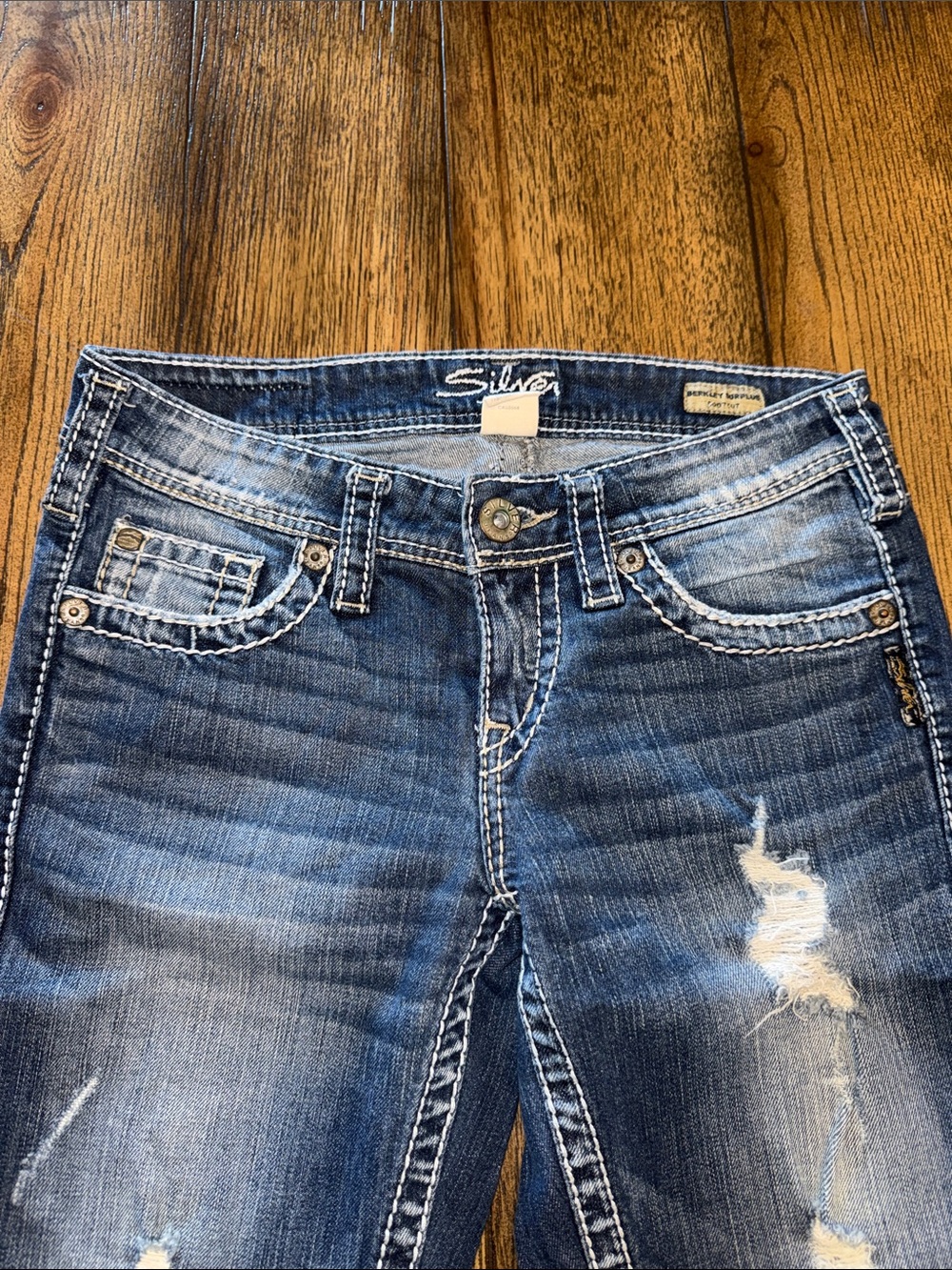 Silver Jeans Berkley Women’s Bootcut Jeans with Embroidered Pockets - Picture 8 of 15